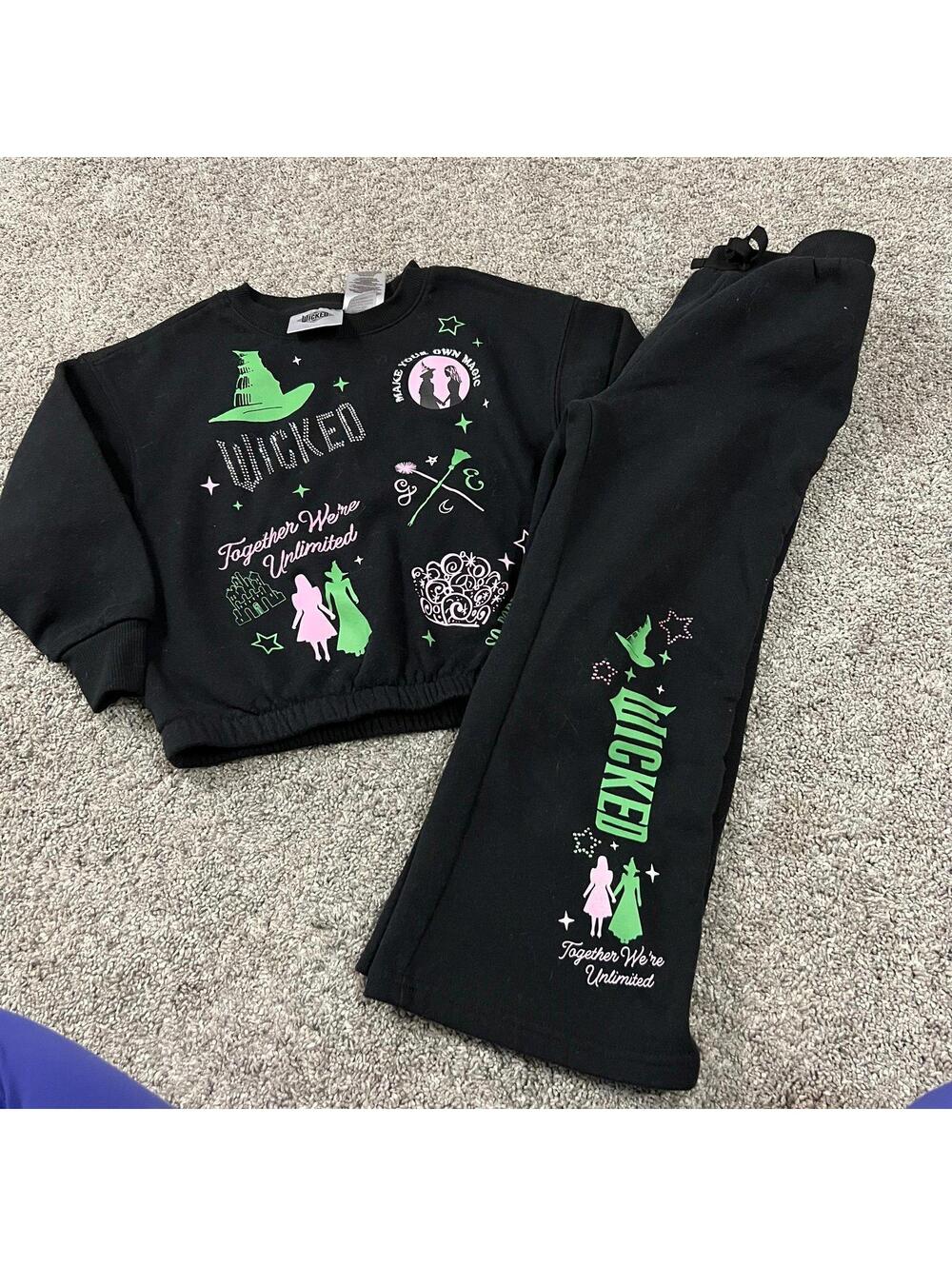 Wicked Girl's Sweatshirt and Sweatpants set size 6